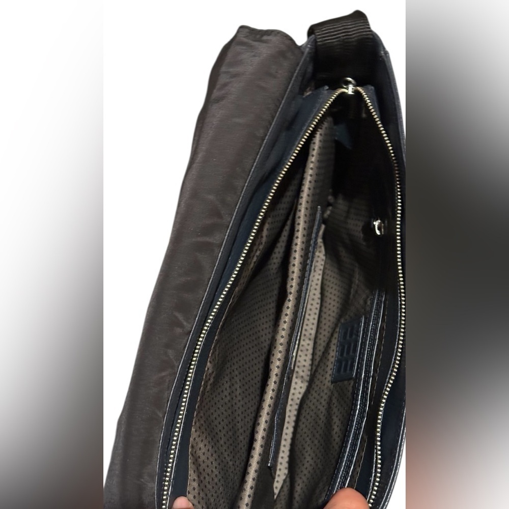 Moleskine Black Leather Laptop Bag w/ adj. waist strap. - Picture 7 of 10